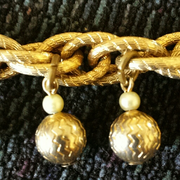 Gold Link Bracelet w/ Gold & Pearl Beads Costume - Picture 2 of 3